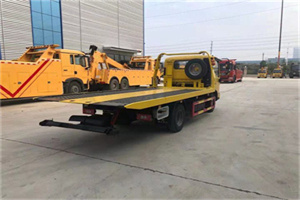 平鲁非事故拖车